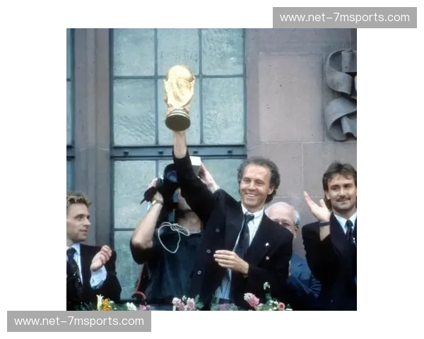 足球巨星的终极对决:贝肯鲍尔vs谁?一段属于传奇的永恒追问 足球巨星的终极对决:贝肯鲍尔vs谁?一段属于传奇的永恒追问